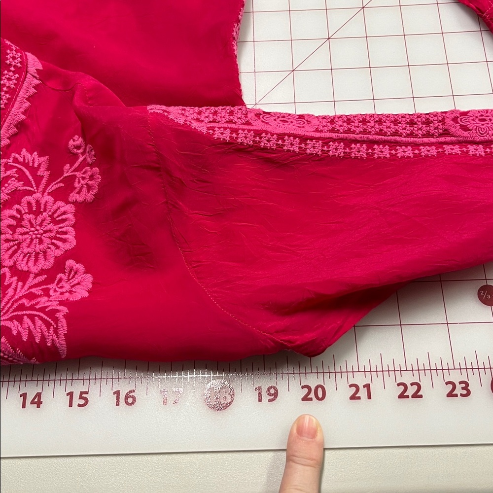 JOHNNY WAS "Midge" Boho Resort Wear Hippie-Chic Magenta Floral Embroidery Top XS - Picture 15 of 16